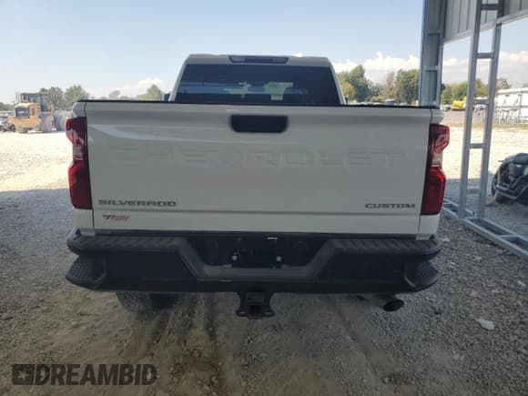 ✅ 2025 Chevrolet Silverado 2500HD Custom • VIN: 1GC4KME75SF152185 • Lot: 84746635. Wystawiony na Copart z przebiegiem 5 317 mil. Bezpłatny archiwum sprzedaży aukcyjnych z USA i szczegółowy raport historii pojazdu na DreamBid. Zdjęcie 6.