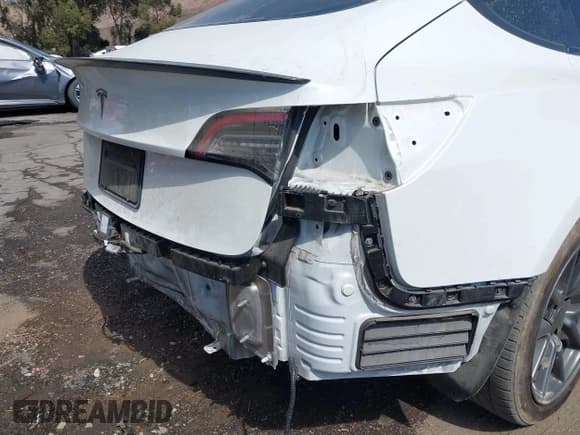 ✅ 2021 Tesla Model 3 Standard Range Plus • VIN: 5YJ3E1EA1MF000778 • Lot: 43229701. Wystawiony na IAAI z przebiegiem 84 054 mil. Bezpłatny archiwum sprzedaży aukcyjnych z USA i szczegółowy raport historii pojazdu na DreamBid. Zdjęcie 19.