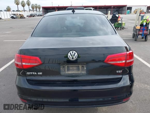 ✅ 2015 Volkswagen Jetta SE • VIN: 3VWD07AJ5FM254002 • Лот: 41827446. Опубликован ранее на IAAI с пробегом 136 708 миль. Бесплатный доступ к архиву аукционных продаж из США и подробный отчёт об истории автомобиля на DreamBid. Изображение 17.