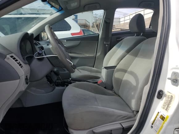 ✅ 2010 Toyota Corolla LE • VIN: 1NXBU4EE4AZ198340 • Lot: 91717865. Wystawiony na Copart z przebiegiem 216 945 mil. Bezpłatny archiwum sprzedaży aukcyjnych z USA i szczegółowy raport historii pojazdu na DreamBid. Zdjęcie 7.