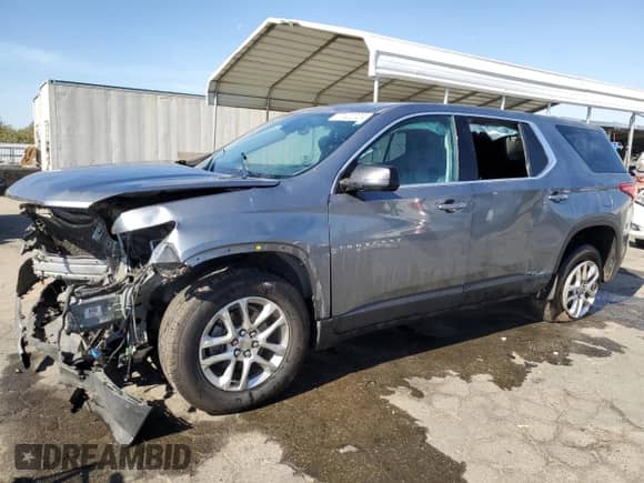 2020 Chevrolet Traverse LS z VIN 1GNERLKW3LJ273020, wystawiony jako Copart lot #77422724 z przebiegiem 156 784 mil mil oraz Czysty tytuł • Clean title. Historia ofert i sprzedaży dostępna na DreamBid. Obrazek 1.