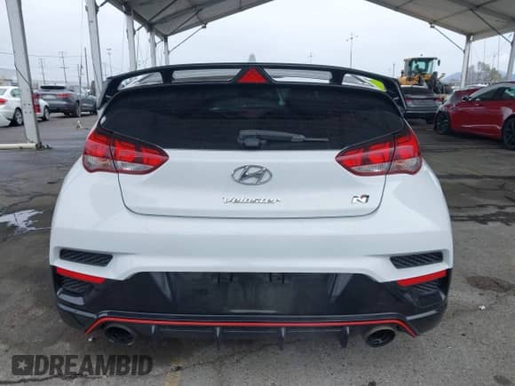 2020 Hyundai Veloster z VIN KMHT36AH6LU008009, wystawiony jako IAAI lot #41775605 z przebiegiem 84 029 mil mil oraz . Historia ofert i sprzedaży dostępna na DreamBid. Obrazek 16.