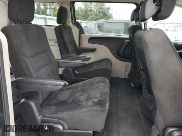 ✅ 2016 Dodge Grand Caravan SE • VIN: 2C4RDGBG0GR178490 • Lot: 85079345. Wystawiony na Copart z przebiegiem 188 425 mil. Bezpłatny archiwum sprzedaży aukcyjnych z USA i szczegółowy raport historii pojazdu na DreamBid. Zdjęcie 11.