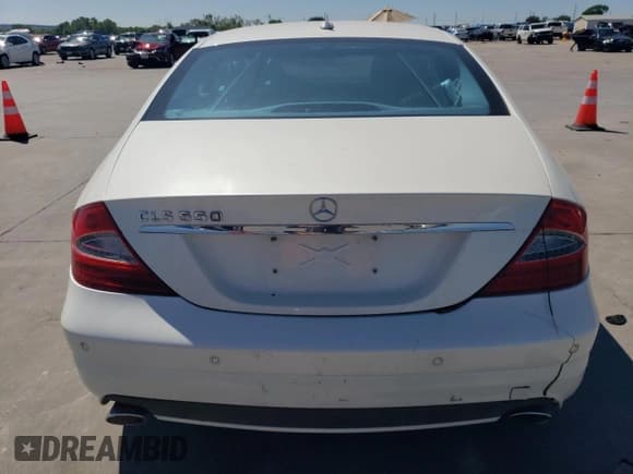 ✅ 2011 Mercedes-Benz CLS 550 • VIN: WDDDJ7CB6BA169706 • Lot: 70810624. Wystawiony na Copart z przebiegiem Nie podano. Bezpłatny archiwum sprzedaży aukcyjnych z USA i szczegółowy raport historii pojazdu na DreamBid. Zdjęcie 6.