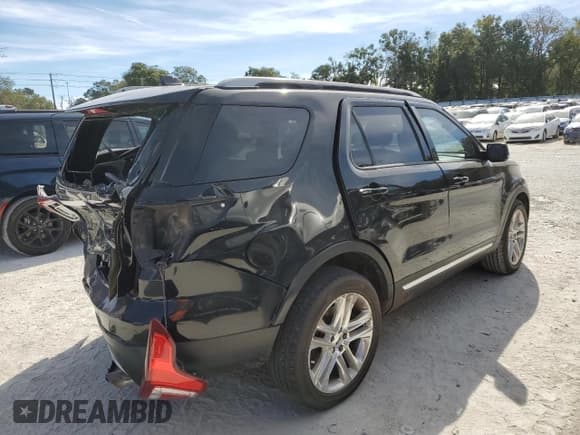 ✅ 2017 Ford Explorer XLT • VIN: 1FM5K7D88HGB70100 • Лот: 92388065. Опубликован ранее на Copart с пробегом 138 380 миль. Бесплатный доступ к архиву аукционных продаж из США и подробный отчёт об истории автомобиля на DreamBid. Изображение 3.