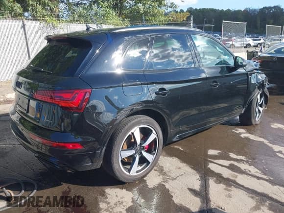✅ 2024 Audi Q5 S line Premium Plus • VIN: WA1EAAFY1R2043733 • Lot: 43268038. Listed on IAAI with 18,143 mi. Free auction sales archive from the USA and detailed vehicle history report at DreamBid. Image 4.