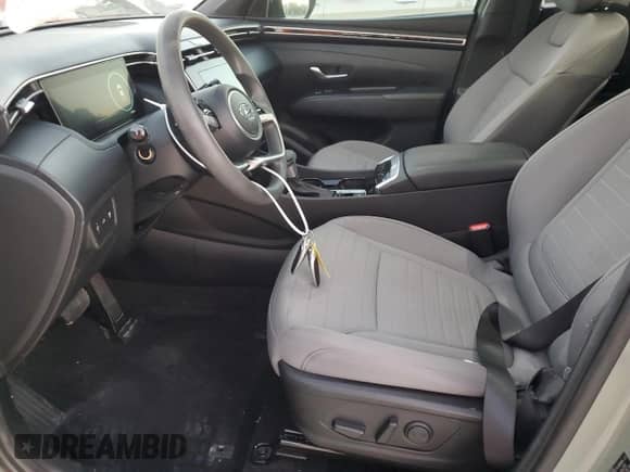 2023 Hyundai Santa Cruz SEL с VIN 5NTJC4AE7PH055234, выставлен на аукционе Copart как лот 82275634 с пробегом 21 873 миль миль и На запчасти • Non repairable. История ставок и продаж доступна на DreamBid. Изображение 7.