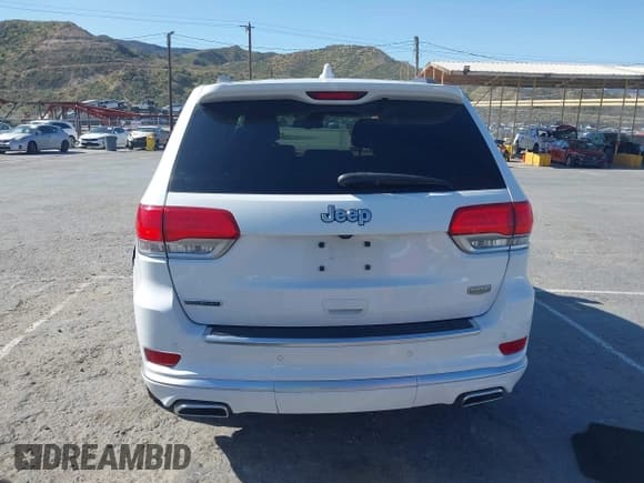 ✅ 2016 Jeep Grand Cherokee • VIN: 1C4RJEJM8GC321506 • Lot: 41969587. Listed on IAAI with 226,072 mi. Free auction sales archive from the USA and detailed vehicle history report at DreamBid. Image 17.