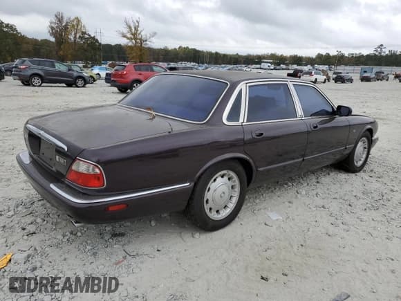 ✅ 1998 Jaguar XJ • VIN: SAJHX1240WC822861 • Lot: 79388654. Wystawiony na Copart z przebiegiem 120 568 mil. Bezpłatny archiwum sprzedaży aukcyjnych z USA i szczegółowy raport historii pojazdu na DreamBid. Zdjęcie 3.