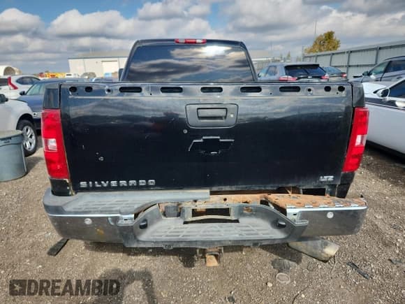 ✅ 2010 Chevrolet Silverado 2500HD LTZ • VIN: 1GC4KYB61AF113644 • Lot: 84446595. Listed on Copart with 185,592 mi. Free auction sales archive from the USA and detailed vehicle history report at DreamBid. Image 6.