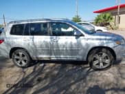 ✅ 2010 Toyota Highlander Sport • VIN: 5TDXK3EH4AS002230 • Лот: 42443643. Опубликован ранее на IAAI с пробегом 156 272 миль. Бесплатный доступ к архиву аукционных продаж из США и подробный отчёт об истории автомобиля на DreamBid. Изображение 13.