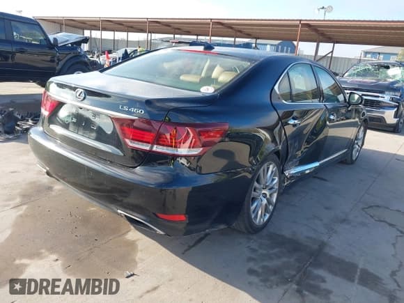 ✅ 2015 Lexus LS 460 • VIN: JTHBL5EF2F5134898 • Lot: 43688853. Listed on IAAI with 75,581 mi. Free auction sales archive from the USA and detailed vehicle history report at DreamBid. Image 4.