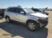 ✅ 2012 Kia Sorento LX • VIN: 5XYKTDA60CG218156 • Лот: 82212105. Опубликован ранее на Copart с пробегом 153 124 миль. Бесплатный доступ к архиву аукционных продаж из США и подробный отчёт об истории автомобиля на DreamBid. Изображение 4.