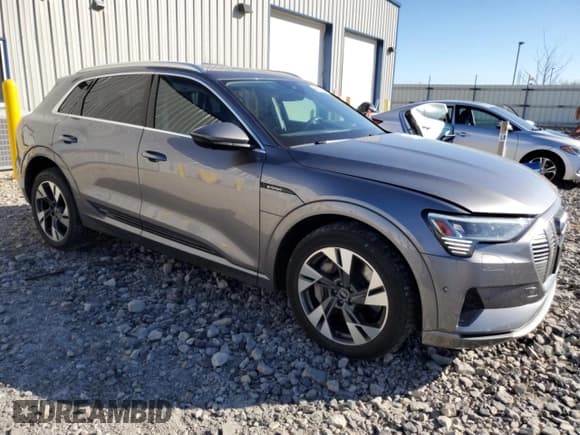 ✅ 2021 Audi e-tron Prestige • VIN: WA1VAAGE6MB018114 • Lot: 86071235. Wystawiony na Copart z przebiegiem 40 923 mil. Bezpłatny archiwum sprzedaży aukcyjnych z USA i szczegółowy raport historii pojazdu na DreamBid. Zdjęcie 4.