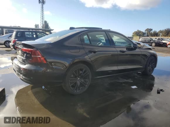 ✅ 2024 Volvo S60 Plus Black Edition • VIN: 7JRL12TH1RG280198 • Лот: 80483664. Опубликован ранее на Copart с пробегом Не указан. Бесплатный доступ к архиву аукционных продаж из США и подробный отчёт об истории автомобиля на DreamBid. Изображение 3.