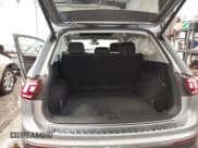 ✅ 2022 Volkswagen Tiguan SE • VIN: 3VV2B7AXXNM059957 • Lot: 42092196. Wystawiony na IAAI z przebiegiem 37 294 mil. Bezpłatny archiwum sprzedaży aukcyjnych z USA i szczegółowy raport historii pojazdu na DreamBid. Zdjęcie 17.