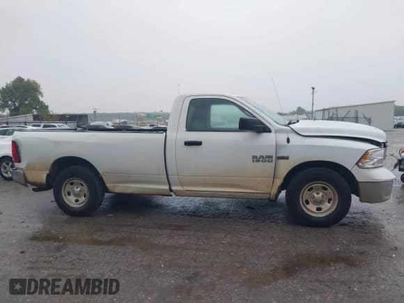 2016 Ram 1500 Tradesman z VIN 3C6JR6DT8GG257406, wystawiony jako IAAI lot #43430639 z przebiegiem 88 663 mil mil oraz . Historia ofert i sprzedaży dostępna na DreamBid. Obrazek 14.