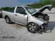 2017 Ram 1500 Tradesman z VIN 3C6JR6AT3HG604680, wystawiony jako Copart lot #53157055 z przebiegiem Nie podano mil oraz Czysty tytuł • Clean title. Historia ofert i sprzedaży dostępna na DreamBid. Obrazek 4.