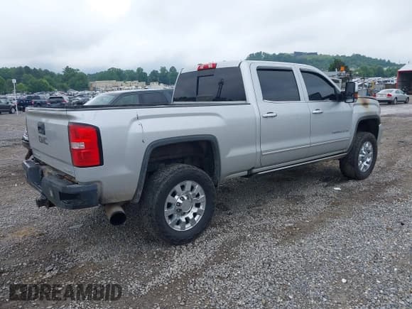 ✅ 2017 GMC Sierra 2500HD Denali • VIN: 1GT12UEY0HF222650 • Лот: 42445831. Опубликован ранее на IAAI с пробегом Не указан. Бесплатный доступ к архиву аукционных продаж из США и подробный отчёт об истории автомобиля на DreamBid. Изображение 4.
