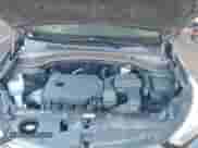 2018 Hyundai Santa Fe 2.4L z VIN 5NMZU3LB8JH066582, wystawiony jako IAAI lot #43283643 z przebiegiem 117 648 mil mil oraz . Historia ofert i sprzedaży dostępna na DreamBid. Obrazek 10.