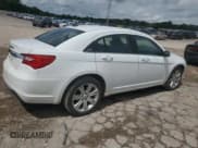 ✅ 2013 Chrysler 200 Touring • VIN: 1C3CCBBB5DN726433 • Лот: 60270275. Опубликован ранее на Copart с пробегом 139 951 миль. Бесплатный доступ к архиву аукционных продаж из США и подробный отчёт об истории автомобиля на DreamBid. Изображение 3.