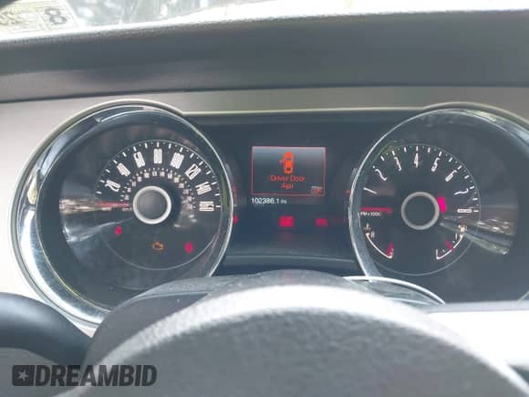 2014 Ford Mustang V6 с VIN 1ZVBP8EM4E5325594, выставлен на аукционе IAAI как лот 42717148 с пробегом 102 386 миль миль и . История ставок и продаж доступна на DreamBid. Изображение 7.