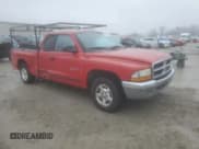 ✅ 2002 Dodge Dakota SLT • VIN: 1B7GL42XX2S504067 • Lot: 44207975. Wystawiony na Copart z przebiegiem 223 293 mil. Bezpłatny archiwum sprzedaży aukcyjnych z USA i szczegółowy raport historii pojazdu na DreamBid. Zdjęcie 4.