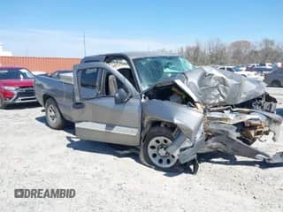 2007 Chevrolet Silverado 1500 LT1 z VIN 1GCEC19VX7Z118015, wystawiony jako IAAI lot #41747756 z przebiegiem 135 821 mil mil oraz . Historia ofert i sprzedaży dostępna na DreamBid. Obrazek 1.