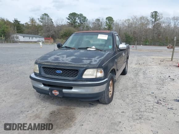 ✅ 1997 Ford F-150 • VIN: 1FTDF1762VNC69885 • Lot: 41845528. Wystawiony na IAAI z przebiegiem 181 385 mil. Bezpłatny archiwum sprzedaży aukcyjnych z USA i szczegółowy raport historii pojazdu na DreamBid. Zdjęcie 2.