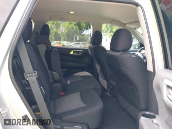 ✅ 2019 Nissan Pathfinder SV • VIN: 5N1DR2MM0KC599382 • Lot: 42532330. Listed on IAAI with 84,410 mi. Free auction sales archive from the USA and detailed vehicle history report at DreamBid. Image 8.