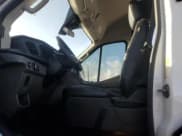 ✅ 2023 Ford Transit Cargo • VIN: 1FTBR3X80PKA82581 • Lot: 85100375. Wystawiony na Copart z przebiegiem 222 498 mil. Bezpłatny archiwum sprzedaży aukcyjnych z USA i szczegółowy raport historii pojazdu na DreamBid. Zdjęcie 7.