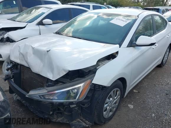 2019 Hyundai Elantra SE z VIN 5NPD74LF9KH425730, wystawiony jako IAAI lot #43339424 z przebiegiem 173 123 mil mil oraz . Historia ofert i sprzedaży dostępna na DreamBid. Obrazek 6.