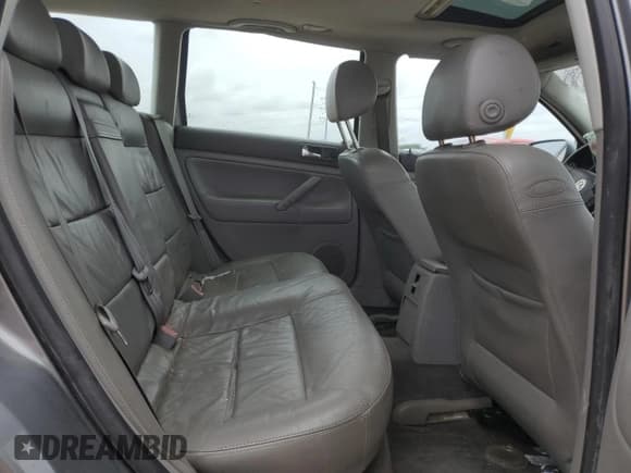 ✅ 2003 Volkswagen Passat GLS • VIN: WVWVD63B93E139335 • Лот: 59580364. Опубликован ранее на Copart с пробегом 198 035 миль. Бесплатный доступ к архиву аукционных продаж из США и подробный отчёт об истории автомобиля на DreamBid. Изображение 11.