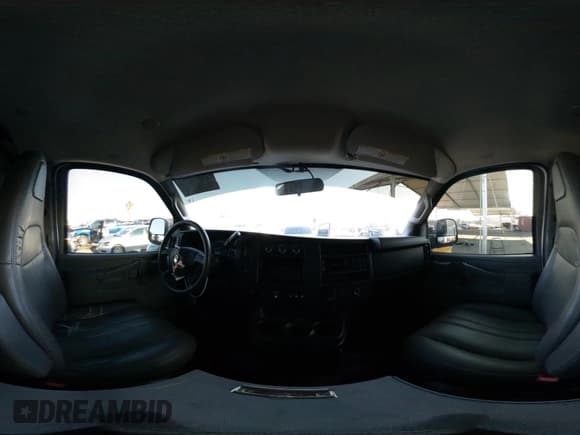 ✅ 2018 Chevrolet Express Cargo • VIN: 1GCWGAFP0J1287769 • Lot: 42814645. Wystawiony na IAAI z przebiegiem 152 506 mil. Bezpłatny archiwum sprzedaży aukcyjnych z USA i szczegółowy raport historii pojazdu na DreamBid. Zdjęcie 18.