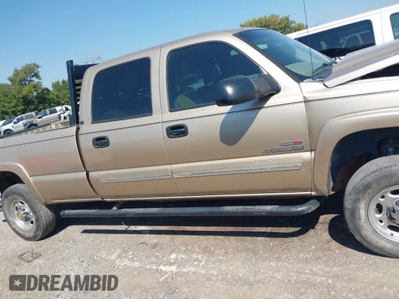 ✅ 2005 Chevrolet Silverado 2500HD LS • VIN: 1GCHK23215F924327 • Lot: 43340287. Wystawiony na IAAI z przebiegiem 320 775 mil. Bezpłatny archiwum sprzedaży aukcyjnych z USA i szczegółowy raport historii pojazdu na DreamBid. Zdjęcie 13.