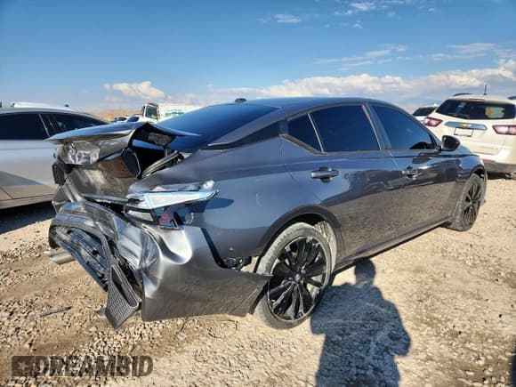 ✅ 2019 Nissan Altima SR • VIN: 1N4BL4CW6KC182303 • Лот: 85525595. Опубликован ранее на Copart с пробегом 73 121 миль. Бесплатный доступ к архиву аукционных продаж из США и подробный отчёт об истории автомобиля на DreamBid. Изображение 3.