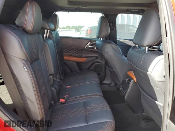 2023 Mitsubishi Outlander SEL z VIN JA4J3VA86PZ045473, wystawiony jako Copart lot #88033995 z przebiegiem 19 492 mil mil oraz Szkoda całkowita • Salvage title. Historia ofert i sprzedaży dostępna na DreamBid. Obrazek 11.