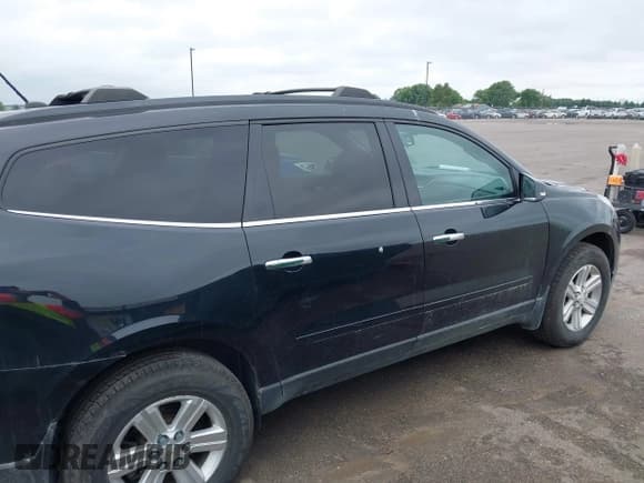 ✅ 2014 Chevrolet Traverse LT • VIN: 1GNKVGKD4EJ348282 • Lot: 42498340. Wystawiony na IAAI z przebiegiem 172 179 mil. Bezpłatny archiwum sprzedaży aukcyjnych z USA i szczegółowy raport historii pojazdu na DreamBid. Zdjęcie 13.