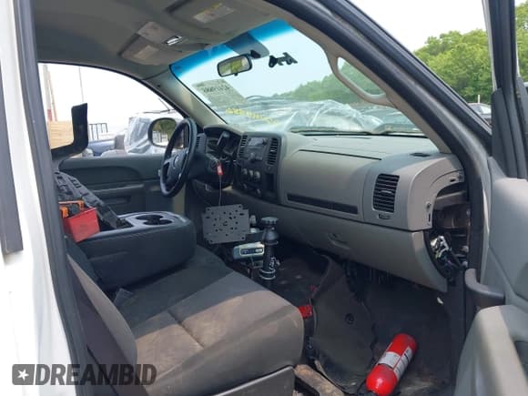 ✅ 2012 Chevrolet Silverado 2500HD Work Truck • VIN: 1GC0CVCG9CF116876 • Lot: 42419886. Wystawiony na IAAI z przebiegiem 140 629 mil. Bezpłatny archiwum sprzedaży aukcyjnych z USA i szczegółowy raport historii pojazdu na DreamBid. Zdjęcie 5.