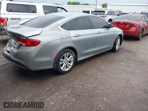 ✅ 2015 Chrysler 200 Limited • VIN: 1C3CCCAB0FN748897 • Lot: 42111462. Listed on IAAI with 157,724 mi. Free auction sales archive from the USA and detailed vehicle history report at DreamBid. Image 4.