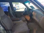 ✅ 1996 Ford Explorer XL • VIN: 1FMDU32X1TUC01318 • Lot: 42734405. Wystawiony na IAAI z przebiegiem 130 055 mil. Bezpłatny archiwum sprzedaży aukcyjnych z USA i szczegółowy raport historii pojazdu na DreamBid. Zdjęcie 5.