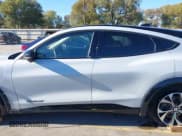 ✅ 2021 Ford Mustang Mach-E Premium • VIN: 3FMTK3SU3MMA03546 • Lot: 43597054. Wystawiony na IAAI z przebiegiem 31 087 mil. Bezpłatny archiwum sprzedaży aukcyjnych z USA i szczegółowy raport historii pojazdu na DreamBid. Zdjęcie 14.