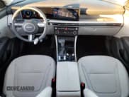 ✅ 2025 Hyundai Tucson SEL • VIN: 5NMJB3DE0SH465757 • Лот: 92328315. Опубликован ранее на Copart с пробегом 20 716 миль. Бесплатный доступ к архиву аукционных продаж из США и подробный отчёт об истории автомобиля на DreamBid. Изображение 8.