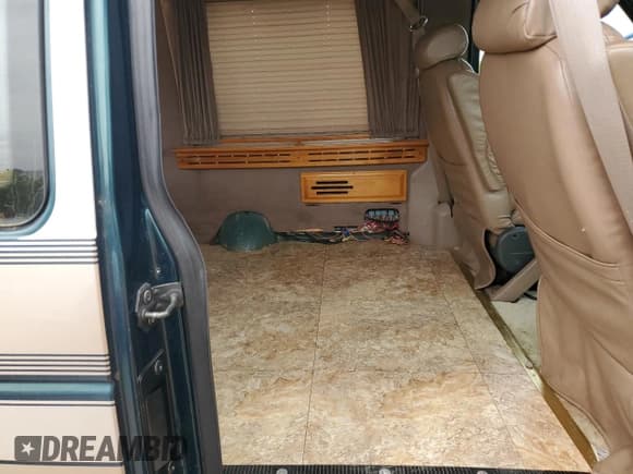 ✅ 1994 Ford Econoline Cargo • VIN: 1FDEE14H1RHB89667 • Лот: 71398445. Опубликован ранее на Copart с пробегом 138 599 миль. Бесплатный доступ к архиву аукционных продаж из США и подробный отчёт об истории автомобиля на DreamBid. Изображение 11.