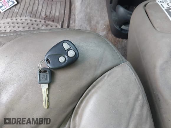 ✅ 1999 GMC Suburban • VIN: 3GKFK16R2XG501319 • Лот: 42491117. Опубликован ранее на IAAI с пробегом 231 561 миль. Бесплатный доступ к архиву аукционных продаж из США и подробный отчёт об истории автомобиля на DreamBid. Изображение 11.