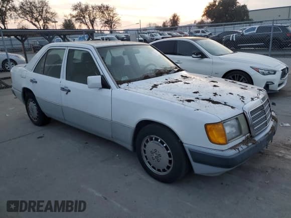 ✅ 1991 Mercedes-Benz 260 • VIN: WDBEA26D7MB378141 • Лот: 84456244. Опубликован ранее на Copart с пробегом 154 339 миль. Бесплатный доступ к архиву аукционных продаж из США и подробный отчёт об истории автомобиля на DreamBid. Изображение 4.