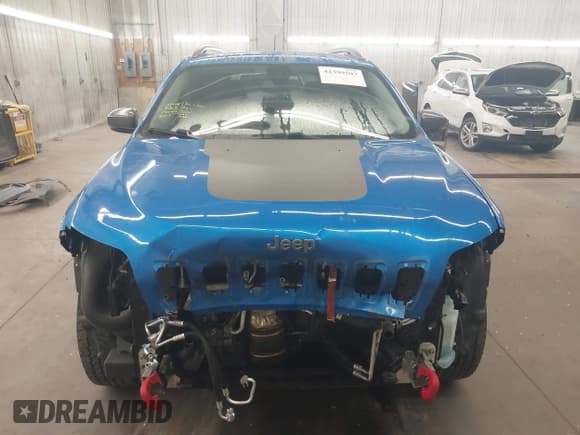 ✅ 2020 Jeep Cherokee Trailhawk • VIN: 1C4PJMBX6LD656570 • Lot: 42399597. Wystawiony na IAAI z przebiegiem 88 348 mil. Bezpłatny archiwum sprzedaży aukcyjnych z USA i szczegółowy raport historii pojazdu na DreamBid. Zdjęcie 13.