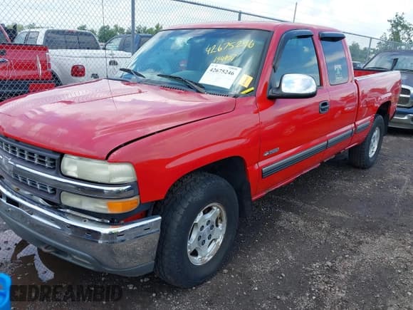 ✅ 2001 Chevrolet Silverado 1500 • VIN: 2GCEK19T611107479 • Лот: 42675246. Опубликован ранее на IAAI с пробегом 194 407 миль. Бесплатный доступ к архиву аукционных продаж из США и подробный отчёт об истории автомобиля на DreamBid. Изображение 2.