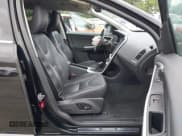 ✅ 2015 Volvo XC60 T5 • VIN: YV4612RK3F2717607 • Lot: 42103456. Wystawiony na IAAI z przebiegiem 106 823 mil. Bezpłatny archiwum sprzedaży aukcyjnych z USA i szczegółowy raport historii pojazdu na DreamBid. Zdjęcie 5.