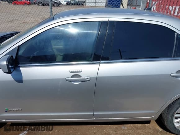 ✅ 2011 Ford Fusion Hybrid • VIN: 3FADP0L32BR345235 • Lot: 42322127. Listed on IAAI with 120,968 mi. Free auction sales archive from the USA and detailed vehicle history report at DreamBid. Image 14.